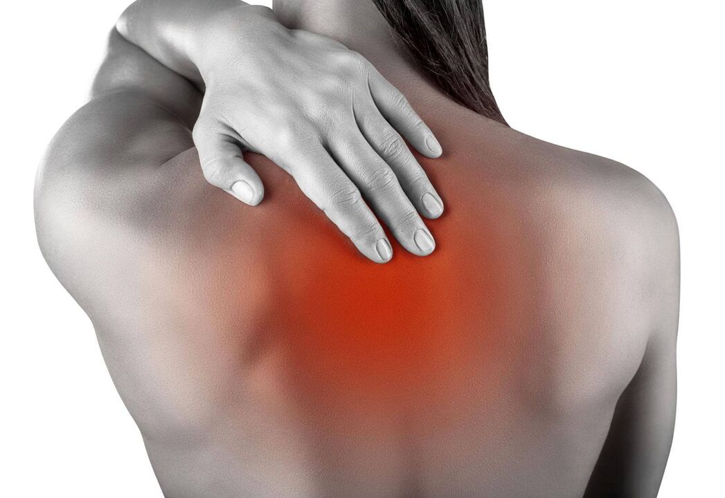 Bolečina v hrbtu v predelu lopatice, ki jo povzroči bolezen ali poškodba
